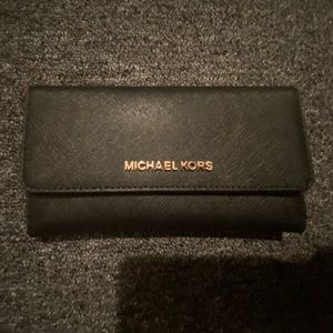 Micheal Kors Large Trifold Wallet
